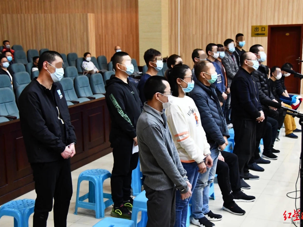 數(shù)百萬部老年機被植入木馬 犯罪團伙受審：2人研究生學歷