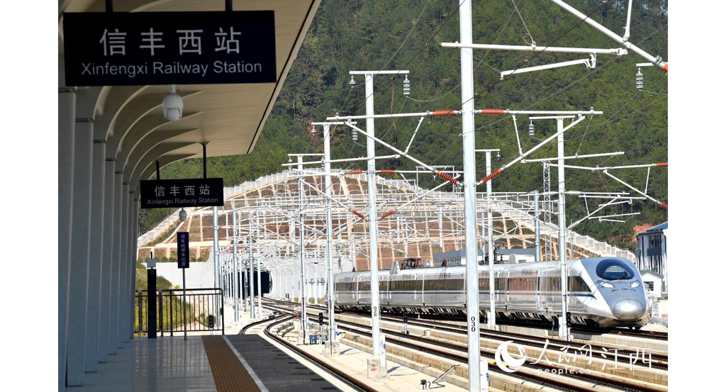 贛深高鐵將通車 試運(yùn)行車輛上體驗(yàn)貼地飛翔
