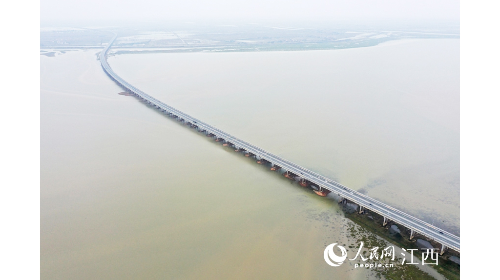 航拍鄱陽湖焦點(diǎn)湖區(qū) 湖水上漲沉沒草灘